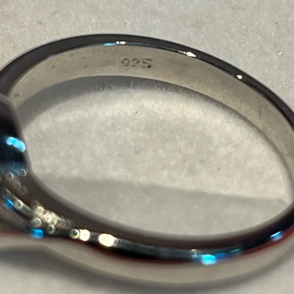 BEAUTIFUL 1.24Ct Moissanite set in 925 Sterling Silver. - Picture 7 of 9